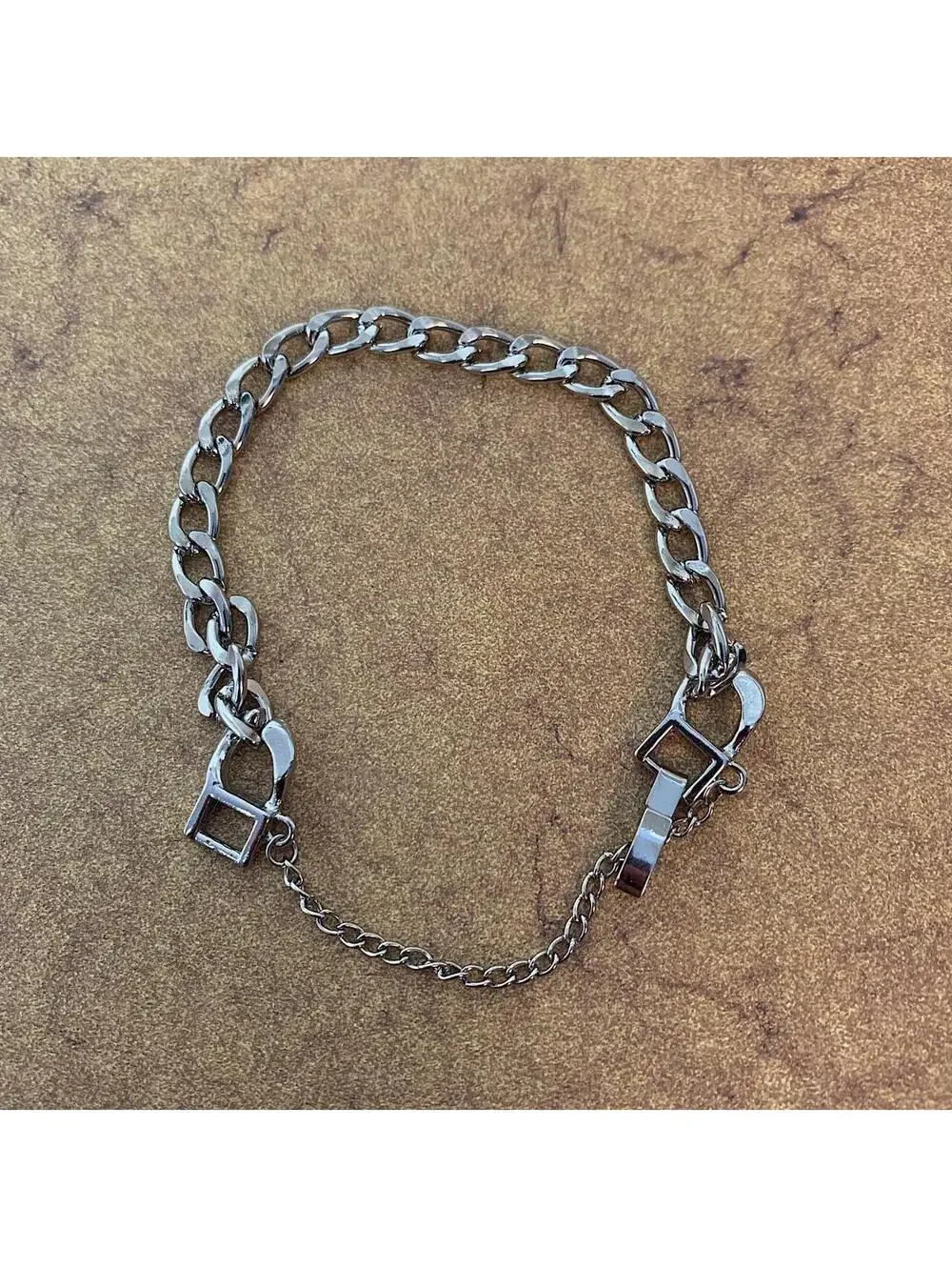 Simple Stainless steel Y2k 2000s style Cuban Link Bracelet. 9 inches length.